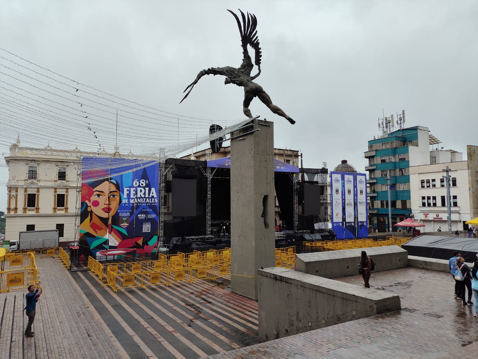 En este momento estás viendo MONTAJE PARA EL PREGON DE LA FERIA Y PRIMER CONCIERTO A ESPACIO ABIERTO
