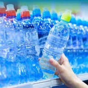 ¡EL AGUA DE BOTELLA NO ESTA LIBRE DE UN CONTAMINANTE GLOBAL ¡