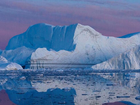 En este momento estás viendo ¡ICEBERG GIGANTE A 23ª SE DERRITE DE MANERA IRREVERSIBLE¡